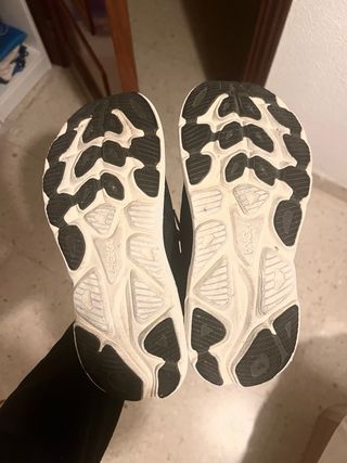 Zapatillas Hoka Clifton 10 Negras y Blancas