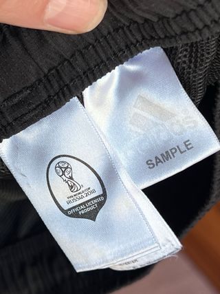 Pantalón Adidas Russia 2018 Sample. Negro y dorado