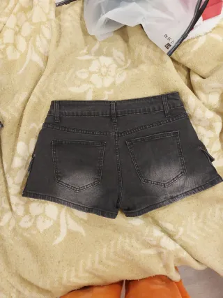 Pantalón corto cargo negro