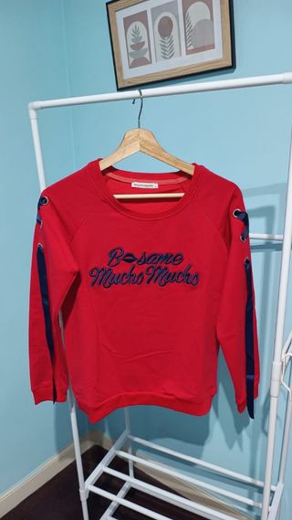 Sudadera Roja con Lazos
