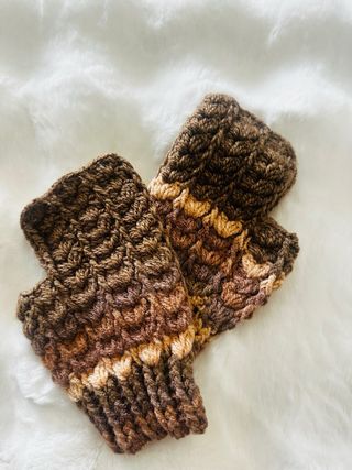 Guantes tejidos sin dedos marrones