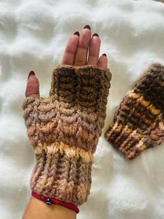 Guantes tejidos sin dedos marrones