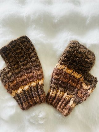 Guantes tejidos sin dedos marrones