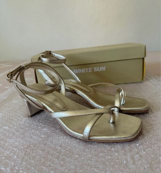 Sandalias doradas tacón bajo talla 38