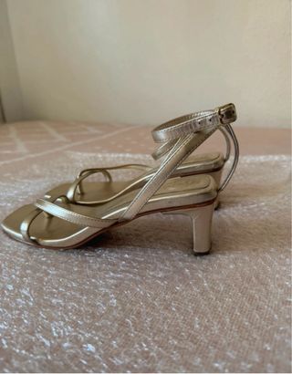 Sandalias doradas tacón bajo talla 38