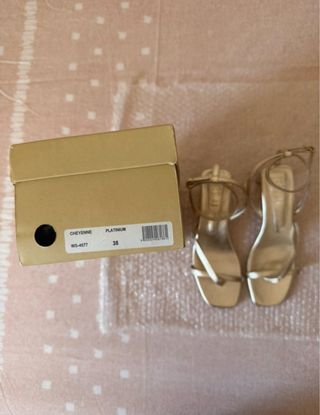 Sandalias doradas tacón bajo talla 38