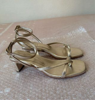Sandalias doradas tacón bajo talla 38