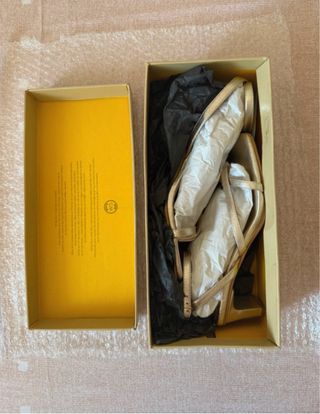 Sandalias doradas tacón bajo talla 38