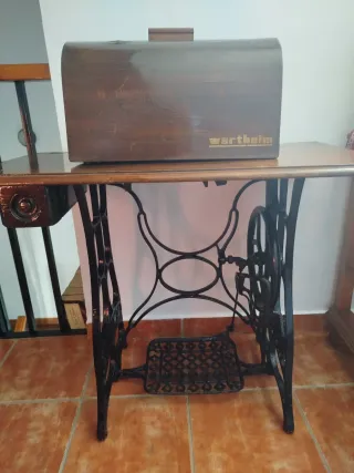 Máquina de coser Wertheim antigua