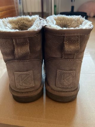 Botas planas de piel niña