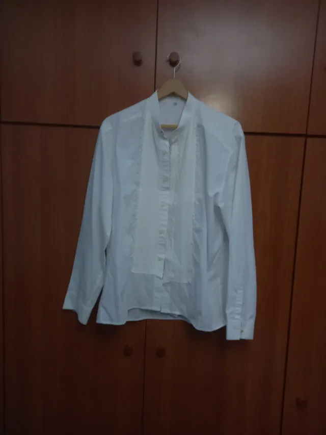 Camisa blanca traje campero