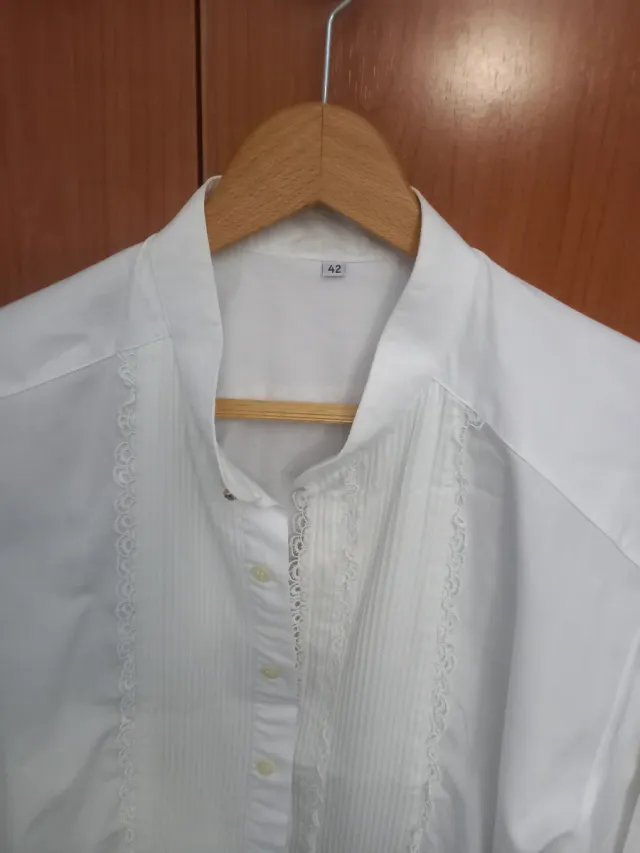 Camisa blanca traje campero