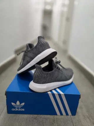 Adidas Zapatillas Grises y Blancas