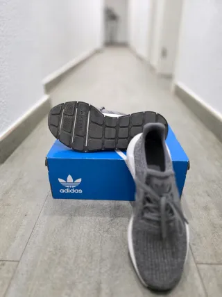 Adidas Zapatillas Grises y Blancas