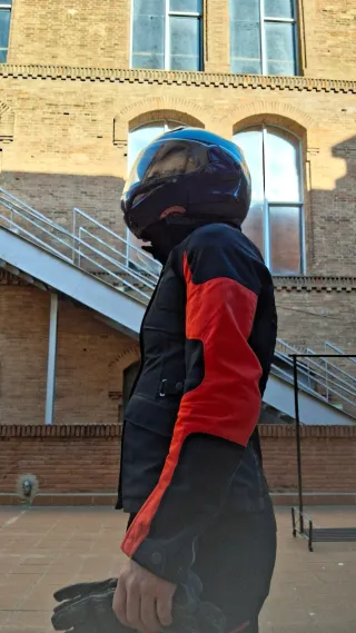 Conjunto chaqueta, guantes ,pantalón, casco