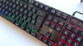 Teclado Gaming Trust GXT 835 Azor USB Negro