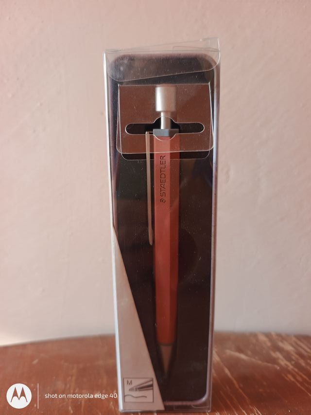 Bolígrafo Staedtler Concrete sin usar