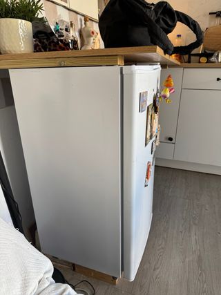 Nevera mediana blanca