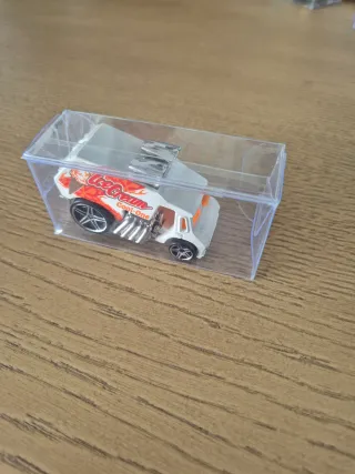 Hot Wheels Carro Amarelo em Caixa