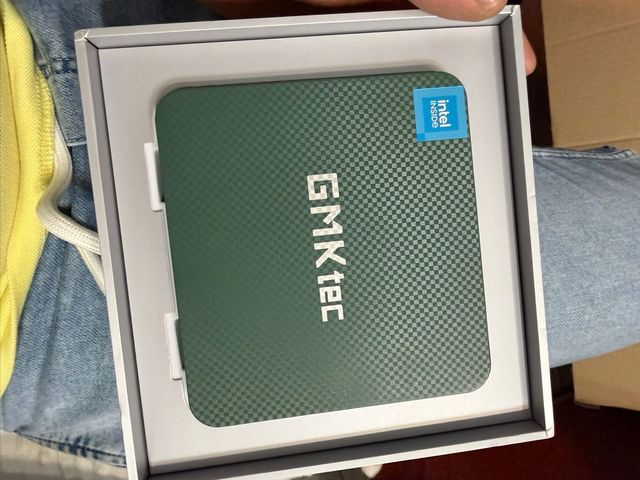 Mini PC GMKtec Verde