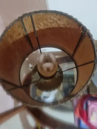 Lámpara de mesa de metal