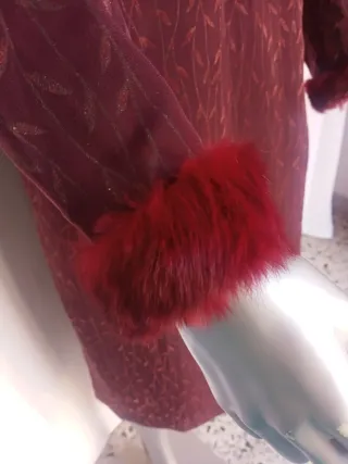 Elegante vestido morado con estampado talla grande