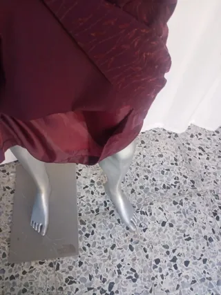 Elegante vestido morado con estampado talla grande