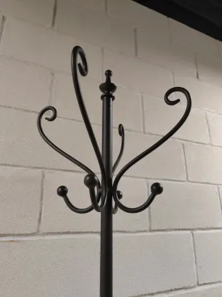 Perchero de hierro forjado negro