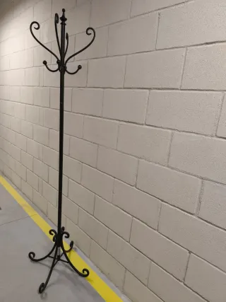 Perchero de hierro forjado negro