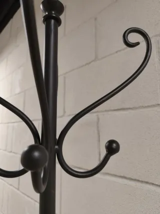 Perchero de hierro forjado negro