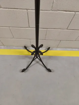 Perchero de hierro forjado negro