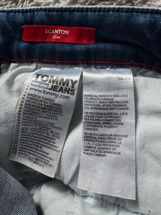 Pantalón vaquero Tommy Hilfiger (con agujero)