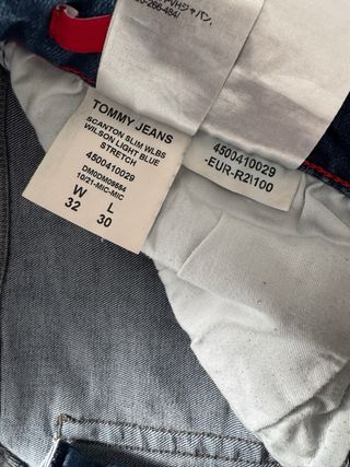 Pantalón vaquero Tommy Hilfiger (con agujero)