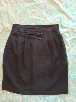 Gonna tubino nera con motivo davanti