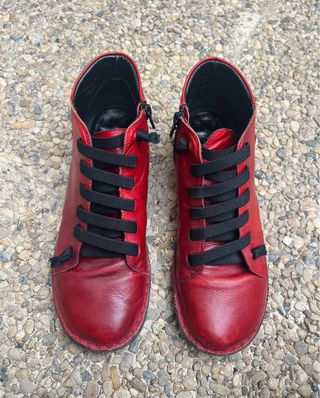 Botas de piel rojas