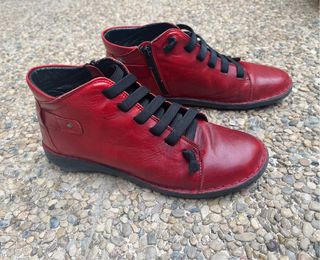 Botas de piel rojas