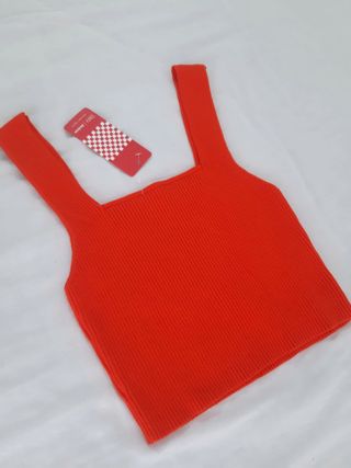 Top sin mangas. De canalé. Nuevo sin estrenar y co