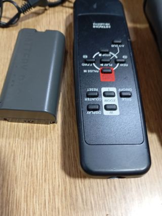 Videocámara Hitachi VM-E645LA 8mm