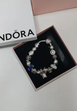 Pulsera Pandora con 16 charms Pandora