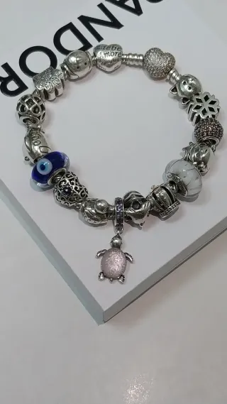 Pulsera Pandora con 16 charms Pandora