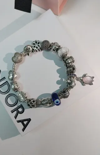 Pulsera Pandora con 16 charms Pandora