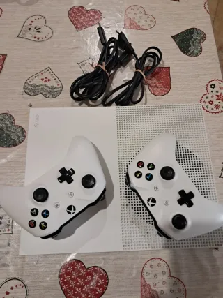 Xbox One S 1TB con 2 controller