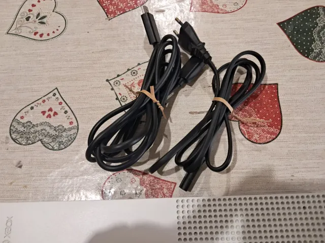 Xbox One S 1TB con 2 controller