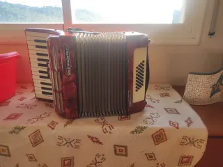 Acordeón Weltmeister Rojo