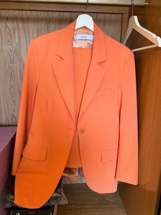 Traje Bershka naranja