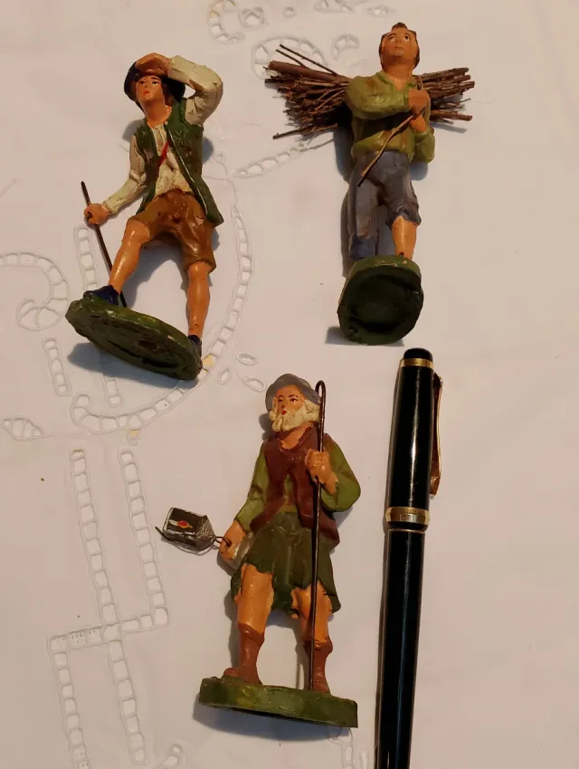 3 statuine CC Milano in pasta