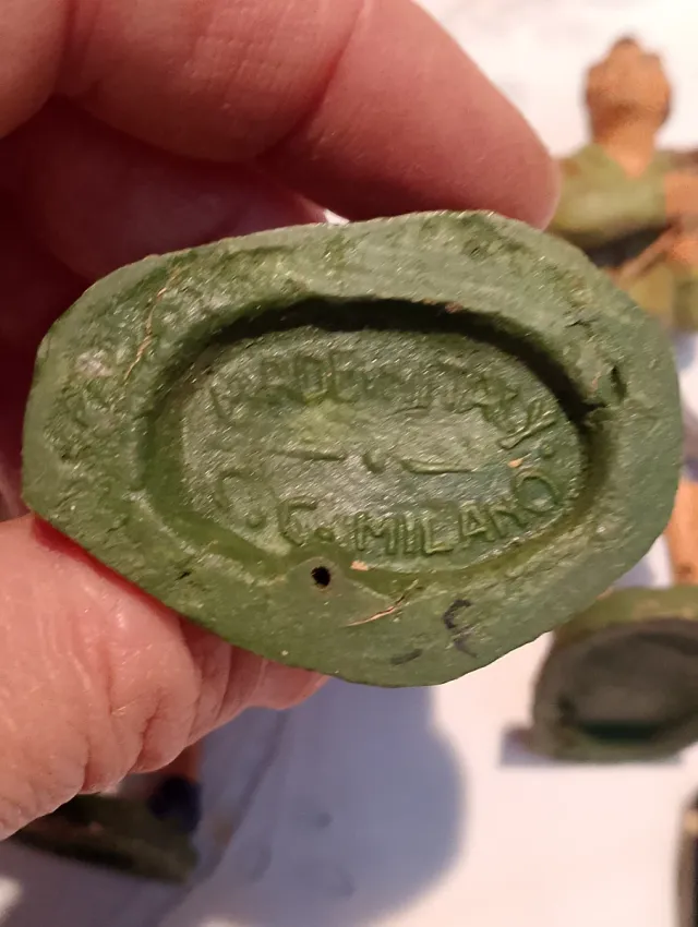 3 statuine CC Milano in pasta