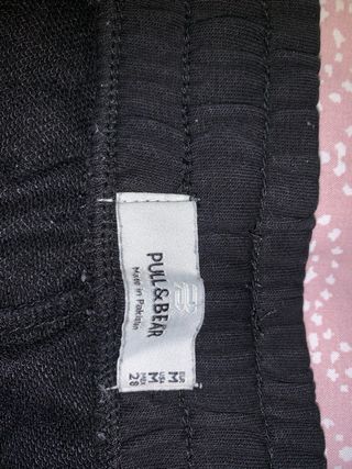 Pantalón chándal negro con detalles