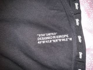 Pantalón chándal negro con detalles