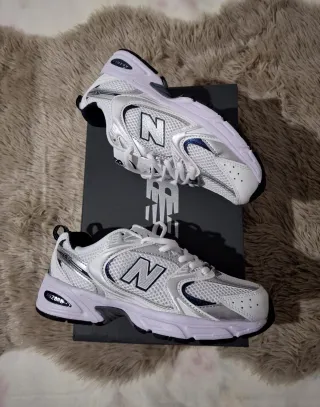 Zapatillas New Balance 530 Plata y Blanco